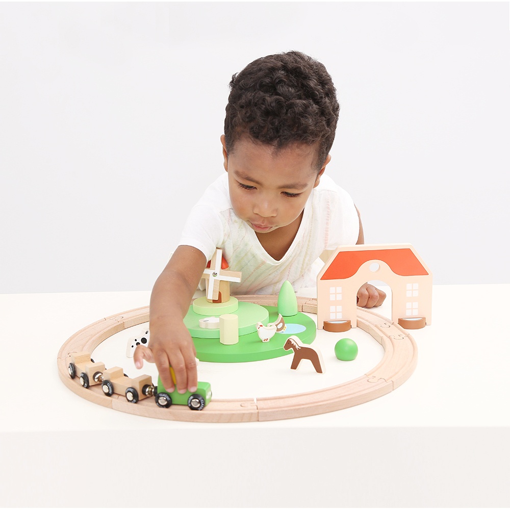 Pretend & Play - Wooden Train Set - Small Farm - 28pcs
