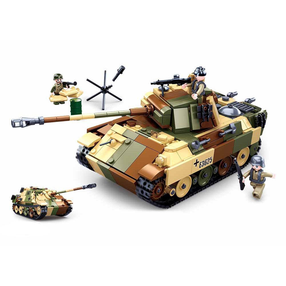 Sluban Building Set: WWII - Medium Tank 2 in 1- 725pcs